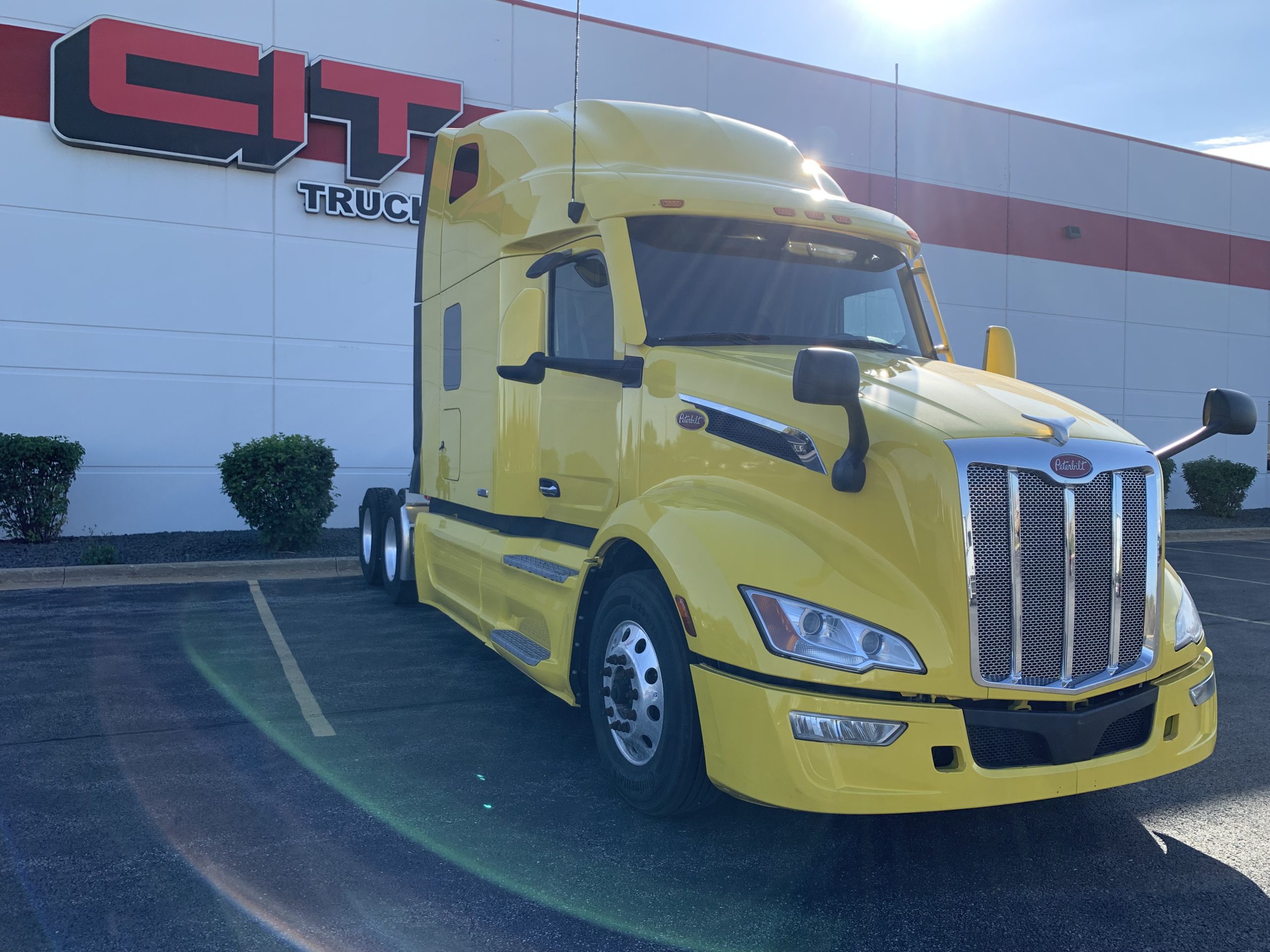 2023 PETERBILT 579 2023 PETERBILT 579 - image 3 of 6