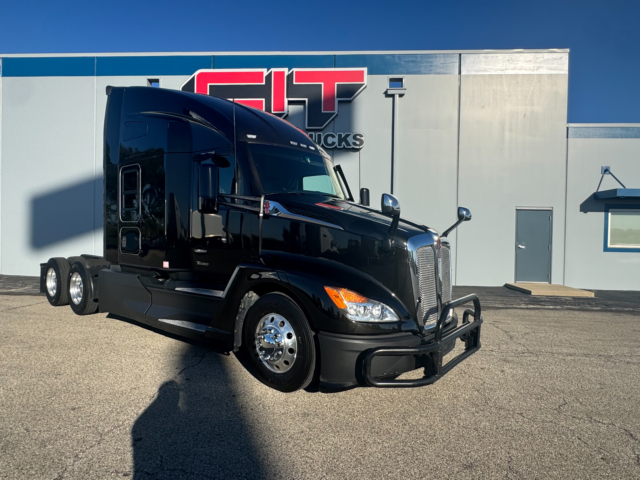 2023 KENWORTH T680 - image 3 of 6