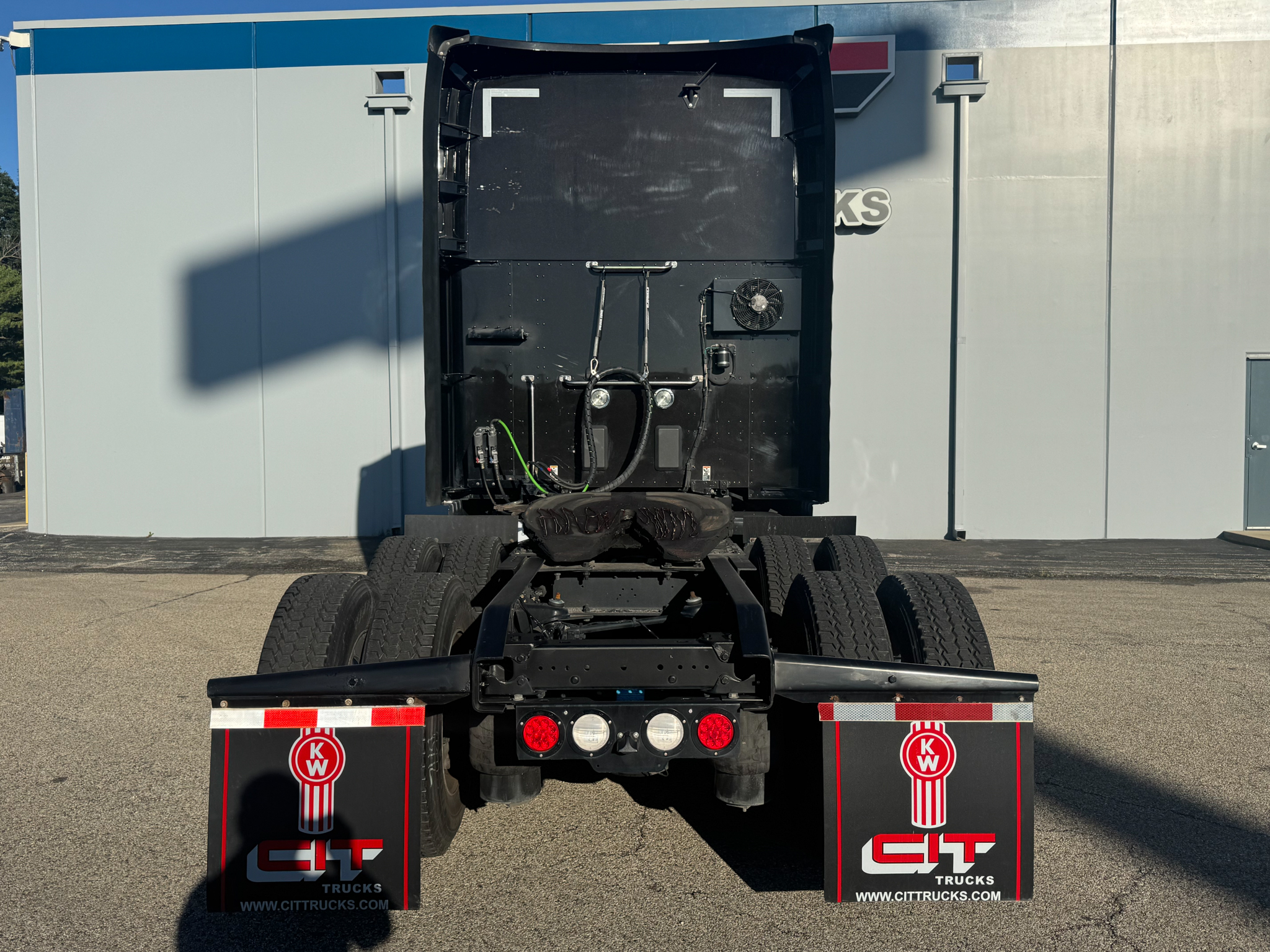 2023 KENWORTH T680 - image 5 of 6