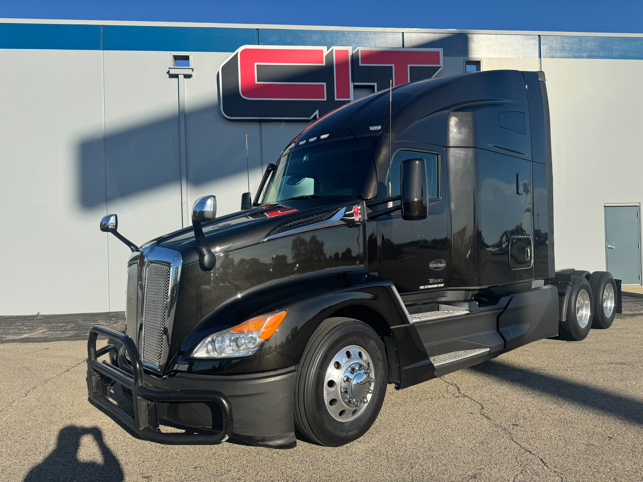 2023 KENWORTH T680 - image 1 of 6