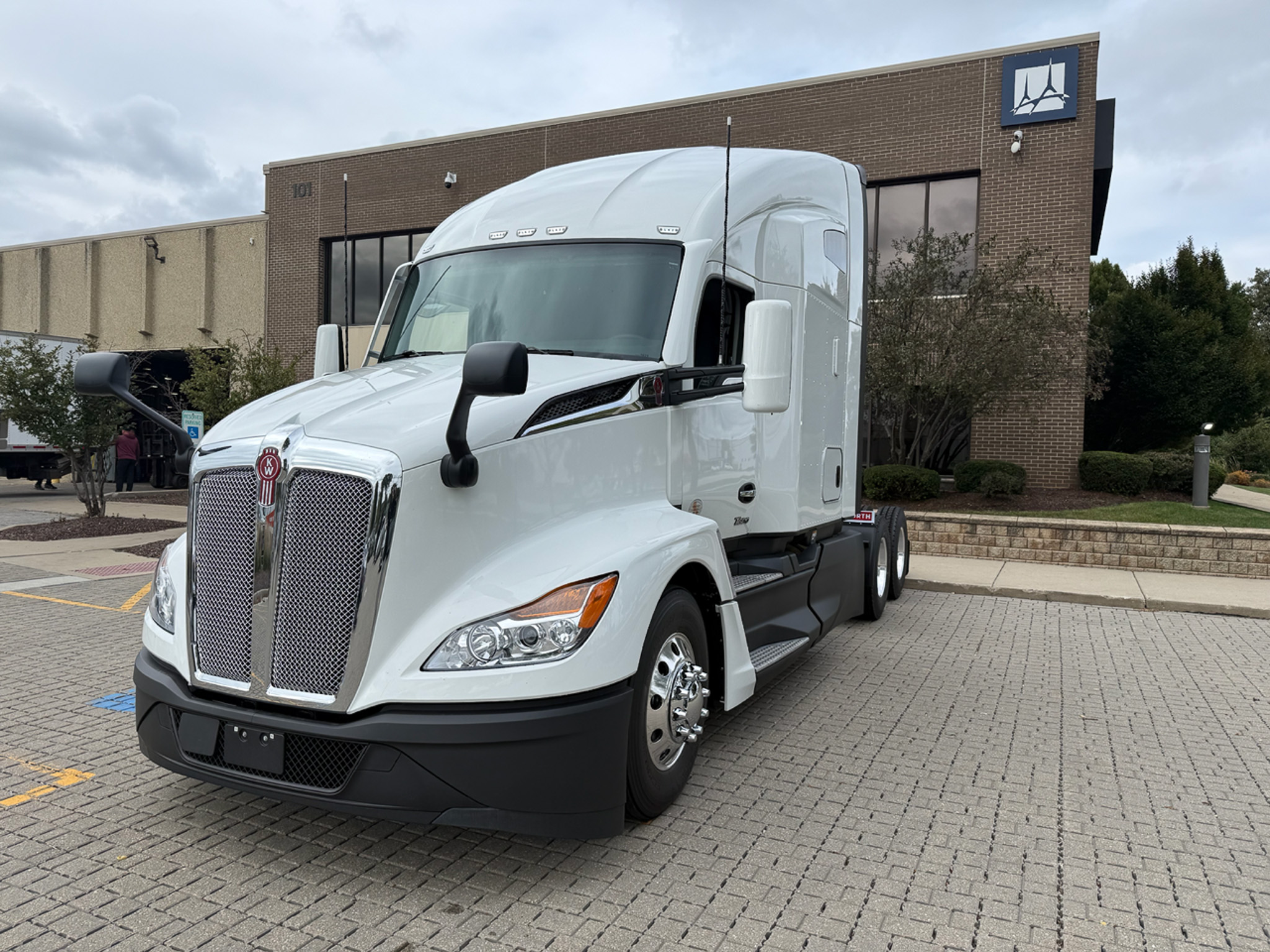 image NEW 2027 KENWORTH T680 - CIT Trucks